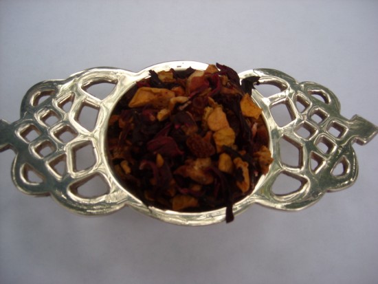 Ipanema Clementine Spice Herbal Tea - The girl from Ipanema would love this tasty blend!  Apple, hibiscus, rosehip, orange and cinnamon waft throughout this lovely blend.  Wonderful Holiday Tea!
