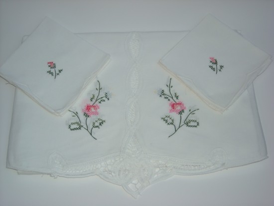 Vintage Rose Cross-Stitch Battenburg Lace Tablecloth Set